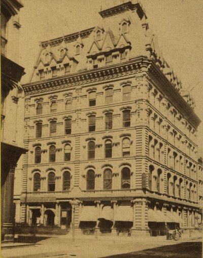 Singer Naaimachine Bedrijfsgebouw. Fifth Street (Broadway) en Locust Street. Gebouwd in de vroege jaren 1870 door Woodward Stereoscopic Company